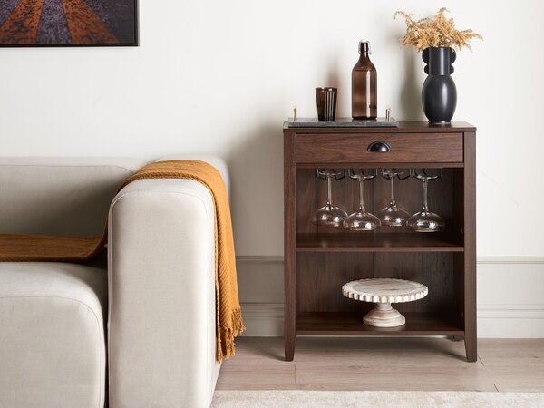 Komoda tmavé drevo drevotrieska 1 zásuvka 2 police držiaky na poháre úložný priestor tradičný štýl obývačka