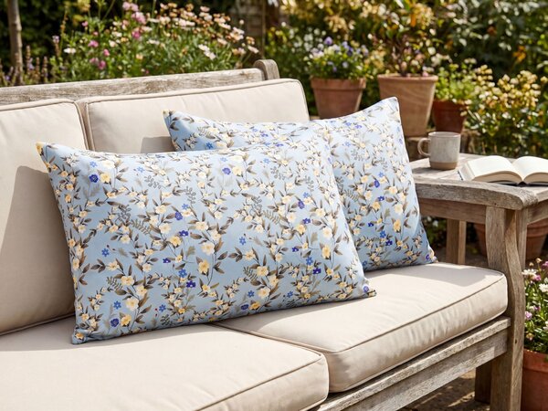 Sada 2 vonkajších vankúšov modrá polyester 40 x 60 cm obdĺžniková kvetinová potlač vzor dekoračný vankúš záhrada terasa