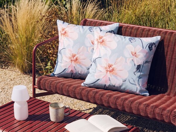 Sada 2 záhradných vankúšov modrá polyester kvetinový vzor 45 x 45 cm moderné vonkajšie dekorácie vodoodolné