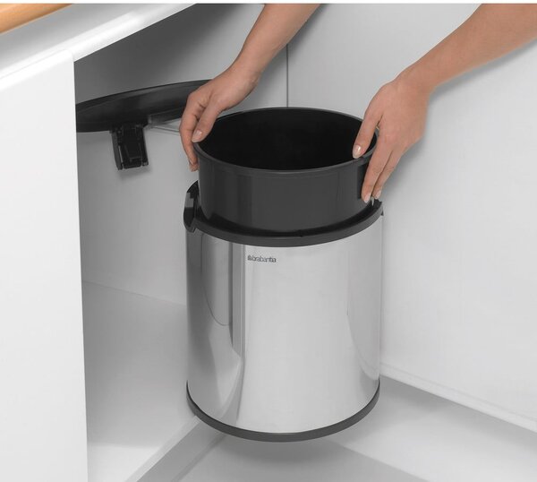 Vstavaný oceľový odpadkový kôš v lesklej striebornej farbe 15 l – Brabantia