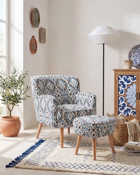 Kreslo viacfarebné čalúnené s podnožkou drevené nohy orientálny vzor retro boho obývacia izba