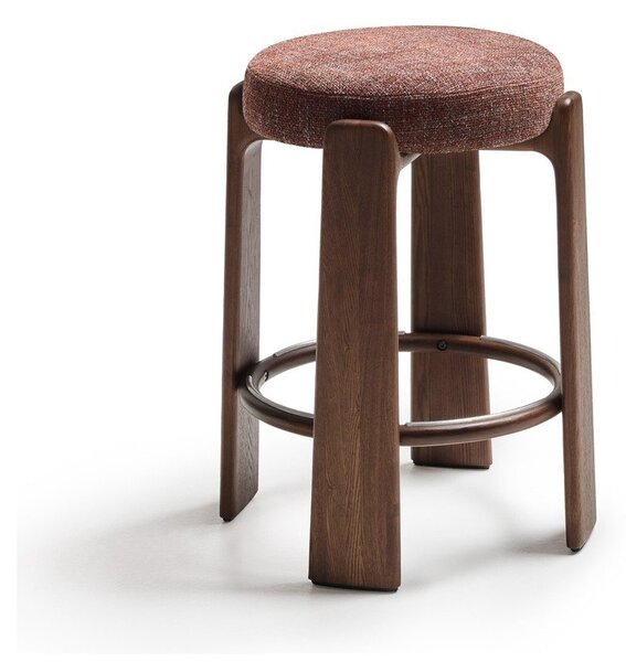 Hnedá/v tmavo prírodnej farbe barová stolička z jaseňového dreva (výška sedadla 65 cm) Granite – Kave Home