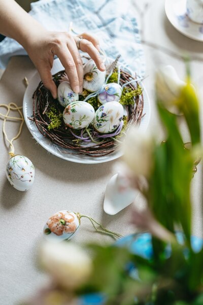 Porcelánové mini veľkonočné ozdoby 2026 Heartsease – set 2 ks
