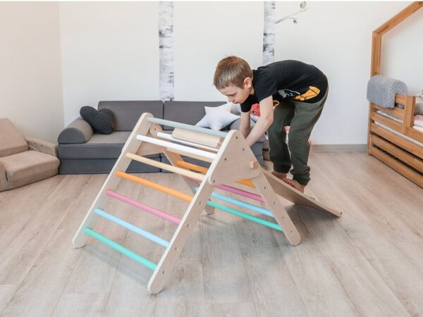 Drevený Piklerovej trojuholník MONTY, 59cm, s montessori doskou, viacfarebná ELIS design