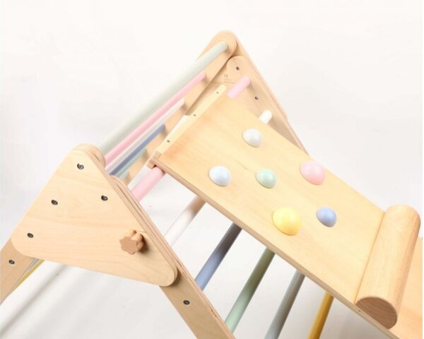Drevený Piklerovej trojuholník MONTY, 59cm, s montessori doskou, viacfarebná ELIS design