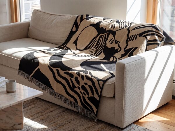 Deka béžová čierna polyester akryl 130 x 170 cm obdĺžnikový tvar abstraktný vzor prikrývka so strapcami boho štýl doplnky