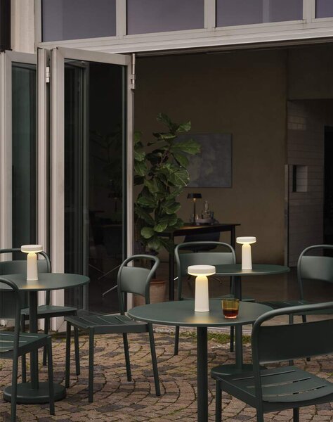 Muuto Prenosná lampa Ease, grey EASPOR02