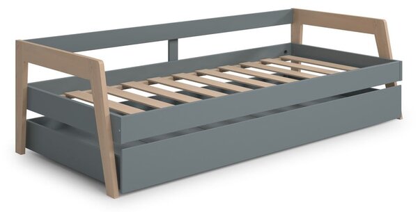 Zelená/sivozelená detská posteľ z borovicového dreva s výsuvným lôžkom s úložným priestorom s roštom 90x200 cm Carrie – Marckeric
