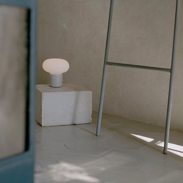 NEW WORKS Prenosná lampa Karl-Johan, Light Grey