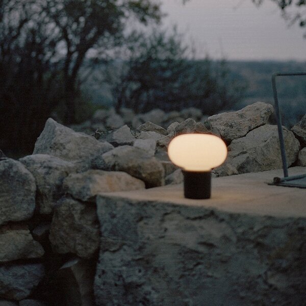 NEW WORKS Prenosná lampa Karl-Johan, Light Grey