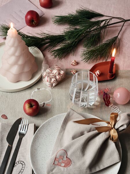 Vyšívaný obrúsok Fryd Light Warm Grey – set 4 ks