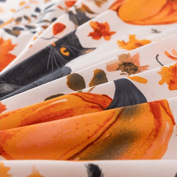 Obliečky z mikrovlákna CATS AND PUMPKINS farebné Rozmer obliečky: 70 x 90 cm | 140 x 200 cm