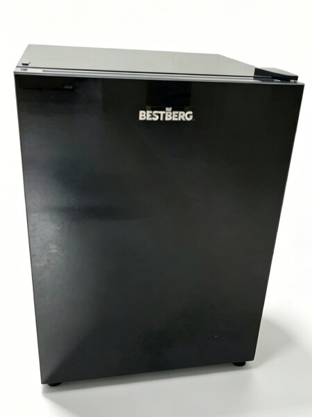 Chladnička BestBerg BBFR-70G / 58 l / LED osvetlenie / čierna