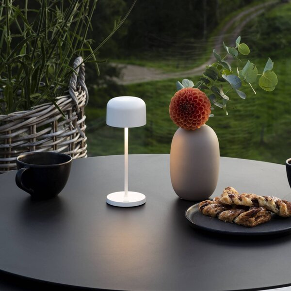 Stolová LED lampa Lille na batérie, výška 20 cm, biela, IP54, USB, Biela / opálová, Obývacia izba / jedáleň, Hliník, Moderný, Stojacie svietidlo