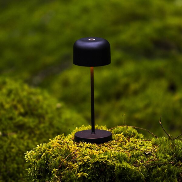Stolová LED lampa Lille na batérie, výška 20 cm, čierna, IP54, USB, Čierna, Obývacia izba / jedáleň, Hliník, Moderný, Stojacie svietidlo