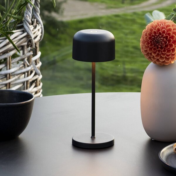 Stolová LED lampa Lille na batérie, výška 20 cm, čierna, IP54, USB, Čierna, Obývacia izba / jedáleň, Hliník, Moderný, Stojacie svietidlo