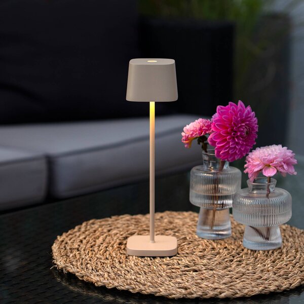 Stolová LED lampa Capri na batérie, výška 25 cm, piesková farba, IP54, Krémová / jantárovo žltá, Obývacia izba / jedáleň, Hliník, Moderný, Stojacie svietidlo