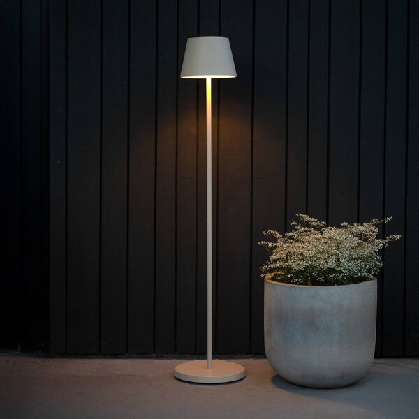 Konstsmide LED stojacia lampa na batérie Pomezia, piesková farba, 124 cm, IP54, USB, Krémová / jantárovo žltá, Obývacia izba / jedáleň, Hliník, Moderný, Stojaca lampa
