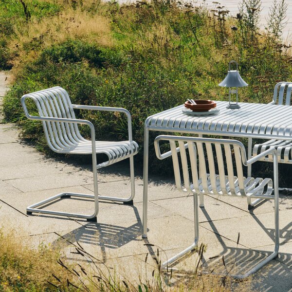Záhradné kreslo Palissade Cantilever Lounge, Galvanised – HAY