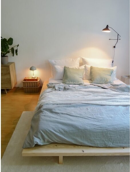 Jednolôžková posteľ z borovicového dreva s roštom v prírodnej farbe 120x200 cm Japan – Karup Design