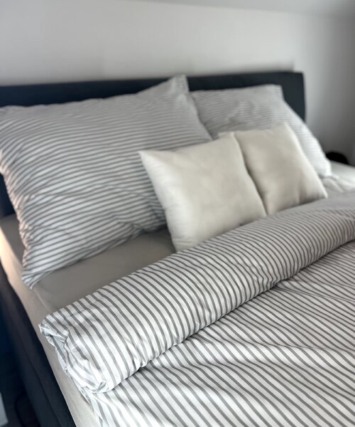 HOUSEWIFE SIVÝ PRÚŽOK bavlnené obliečky DeLuxe 6 Obsah balenia: Štandardný rozmer 1x 140x200 + 1x 70x90