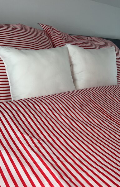Didatex ČERVENÝ PRÚŽOK bavlnené obliečky DeLuxe Obsah balenia: Štandardný rozmer 1x 140x200 + 1x 70x90