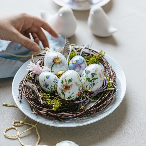 Porcelánové mini veľkonočné ozdoby 2026 Heartsease – set 2 ks