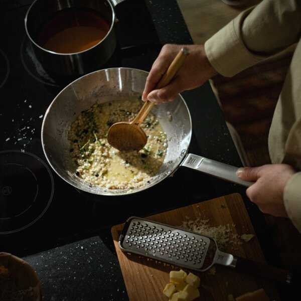 Fiskars Nerezová panvica wok Norden Steel 28cm
