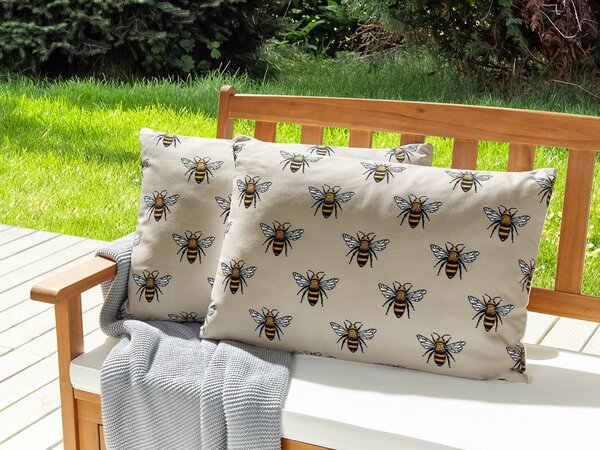 Sada 2 záhradných vankúšov béžová polyester vzor včiel 40 x 60 cm obdĺžniková moderný štýl vonkajšia terasa vodoodolná