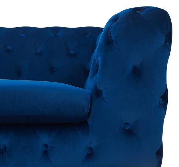Pohovka modrá zamatové čalúnenie prešívanie s gombíkmi 3-miestna v štýle Chesterfield nízke operadlo retro glamour štýl obývačka