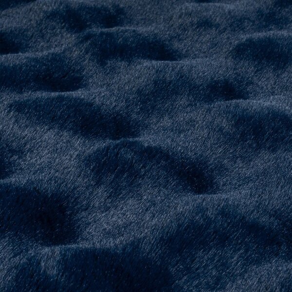 Tmavomodrá syntetická kožušina 80x150 cm Waffle Faux Fur – Flair Rugs