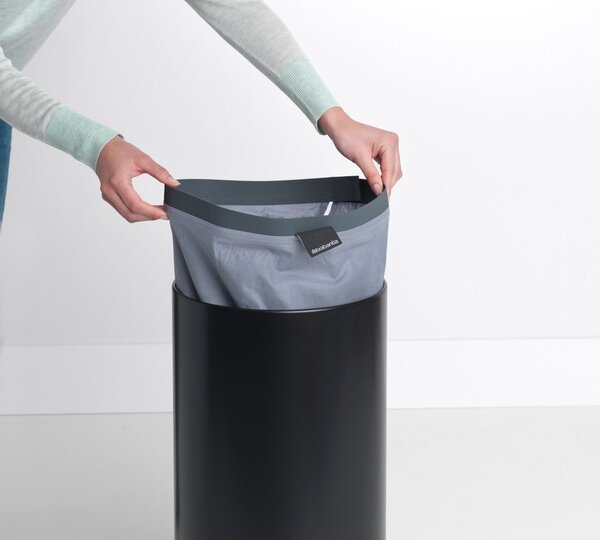 Matne čierny kovový kôš na bielizeň 35 l – Brabantia