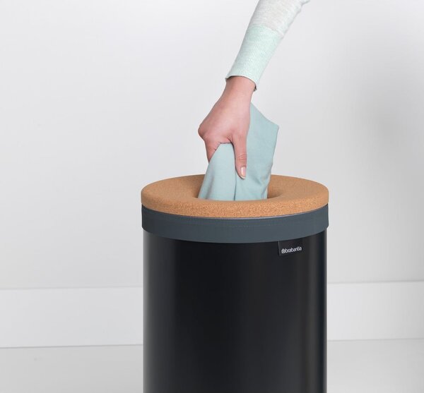 Matne čierny kovový kôš na bielizeň 35 l – Brabantia