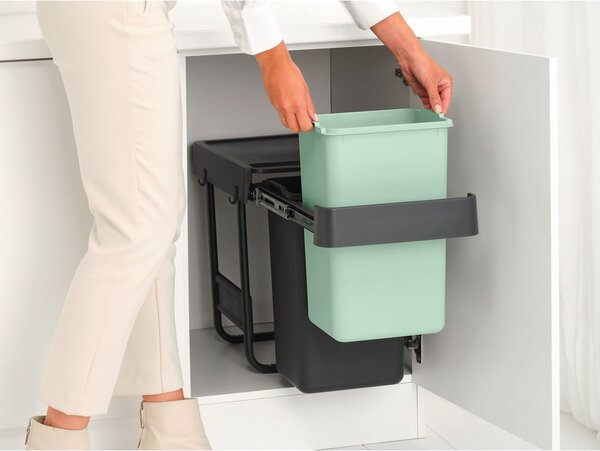 Vstavaný plastový odpadkový kôš na triedený odpad v mentolovo-tmavosivej farbe 30 l Sort&Go – Brabantia