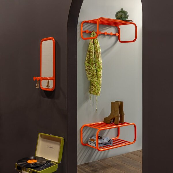 Oranžový kovový nástenný vešiak s poličkou 72 cm Retro – Spinder Design