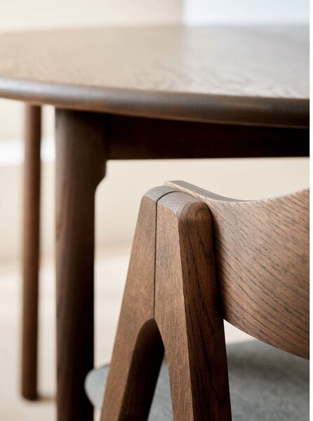 Hnedý okrúhly rozkladací jedálenský stôl z dubového dreva ø 120 cm Noor – Hammel Furniture