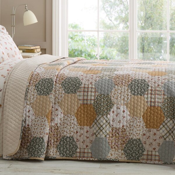 Žlto-béžový prešívaný pléd 220x230 cm Floral Patchwork – Catherine Lansfield