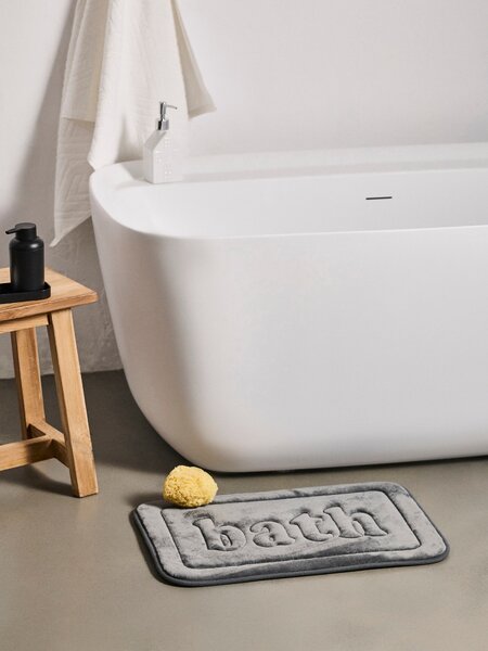Sinsay - Kúpeľňový koberec s nápisom Bath - tmavosivá