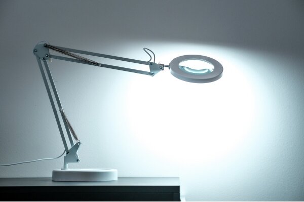Brilagi - LED Stmievateľná stolná lampa s lupou LED/12W/5V 3000/4200/6000K biela