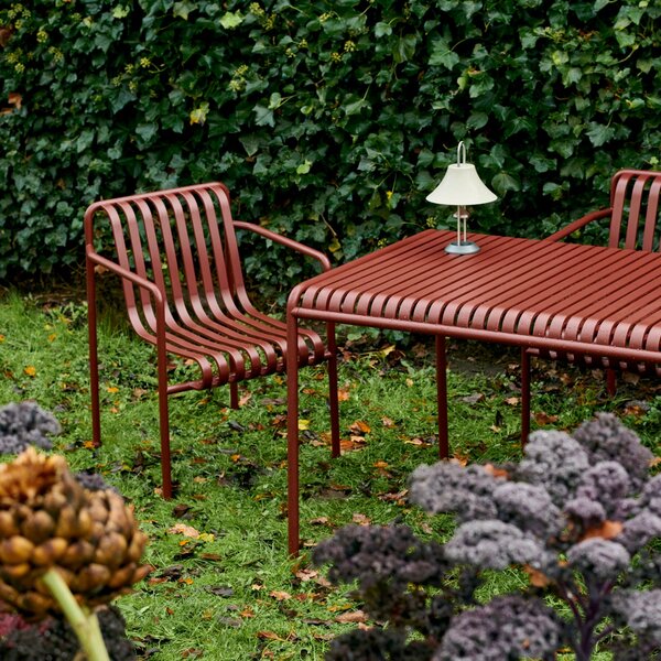Záhradná stolička Palissade Dining Armchair, Iron Red – HAY