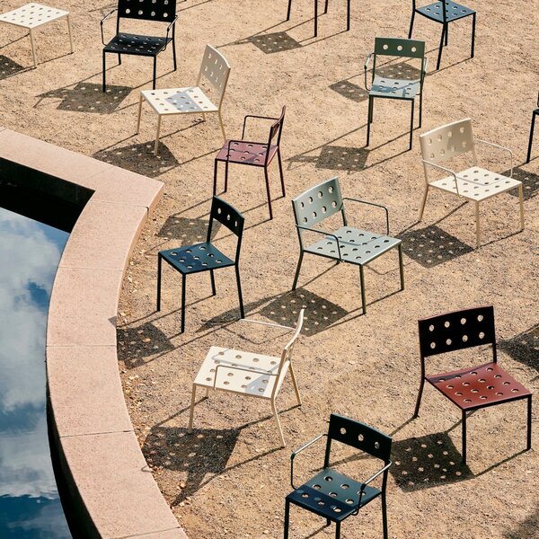 Záhradná stolička Balcony Armchair, Desert Green – HAY