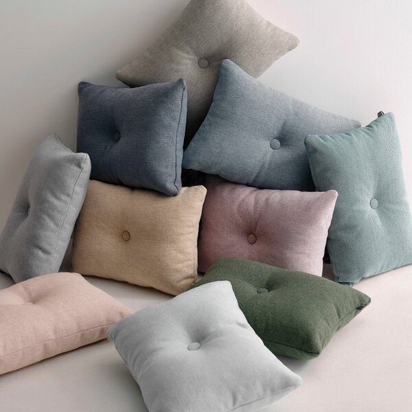 Vankúš Dot Linen, Dark Blue – HAY