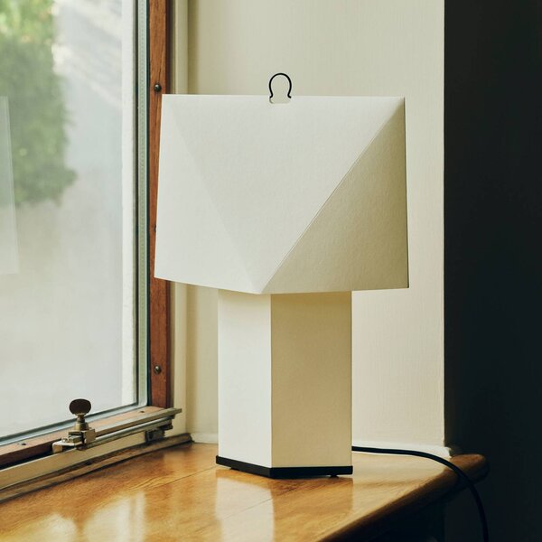 HAY stolová lampa Aplat, výška 66 cm, biela, hodvábny papier, E27, Biela / opálová, Obývacia izba / jedáleň, Papier / lunolit / lunopal, Moderný, Stojacie svietidlo