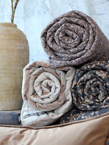 Latté prikrývka s pruhmi Aix Vintage Quilt - 130*180 cm - Chic Antique