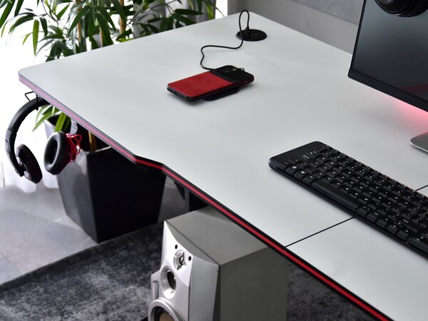 NovýNábytok.sk PC stolík Matts 160 (biela + čierna). Akcia -15%. Vlastná spoľahlivá doprava až k Vám domov. 1109782