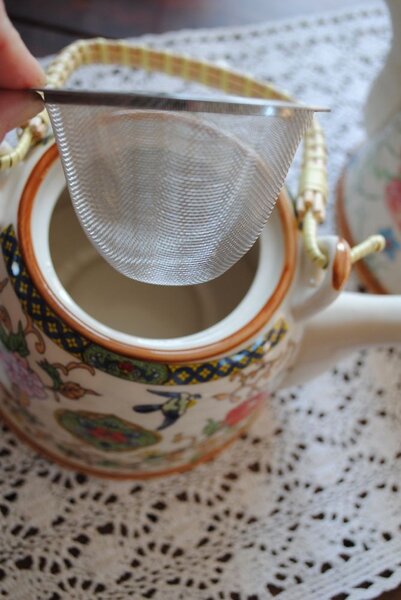 Porcelánová kanvička so sitkom kvety - Ø 14*14 cm / 0,7L - Clayre & Eef