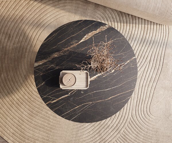 DELIFE Konferenčný stolík Edge okrúhly 100x100 cm keramika Laminam® Noir Desir hnedá Conis metalická strieborná