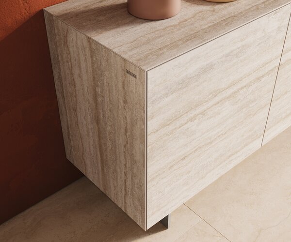 DELIFE Komoda Cuor 180 cm keramika Laminam® Travertino Bianco krémovo biela 2 dvierka 3 zásuvky podstava závesná nerezová oceľ