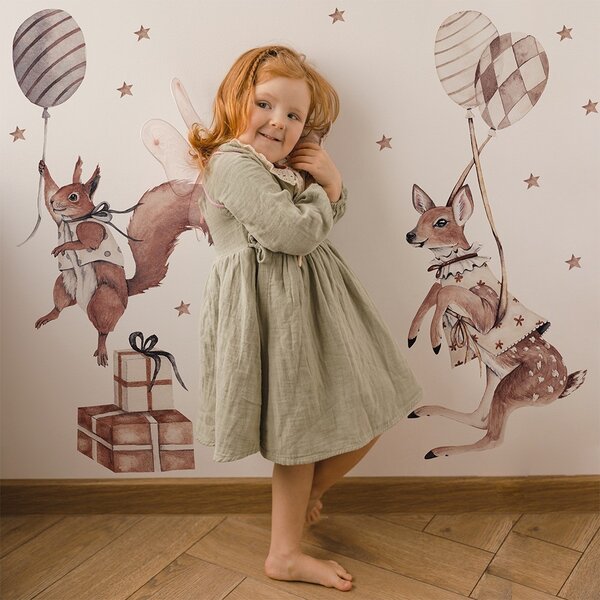 Detská nálepka na stenu Party animals - srnka a veverička s balónmi