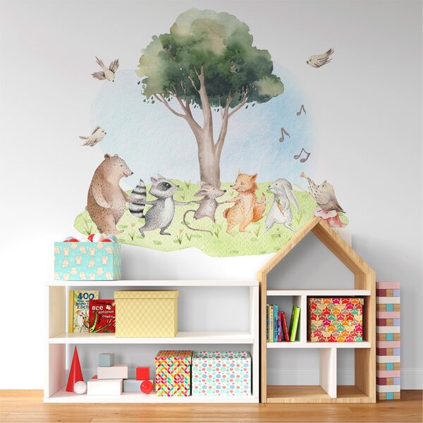 Detská nálepka na stenu Forest team - hrajúce sa zvieratká pri strome Rozmery: 103 x 95 cm